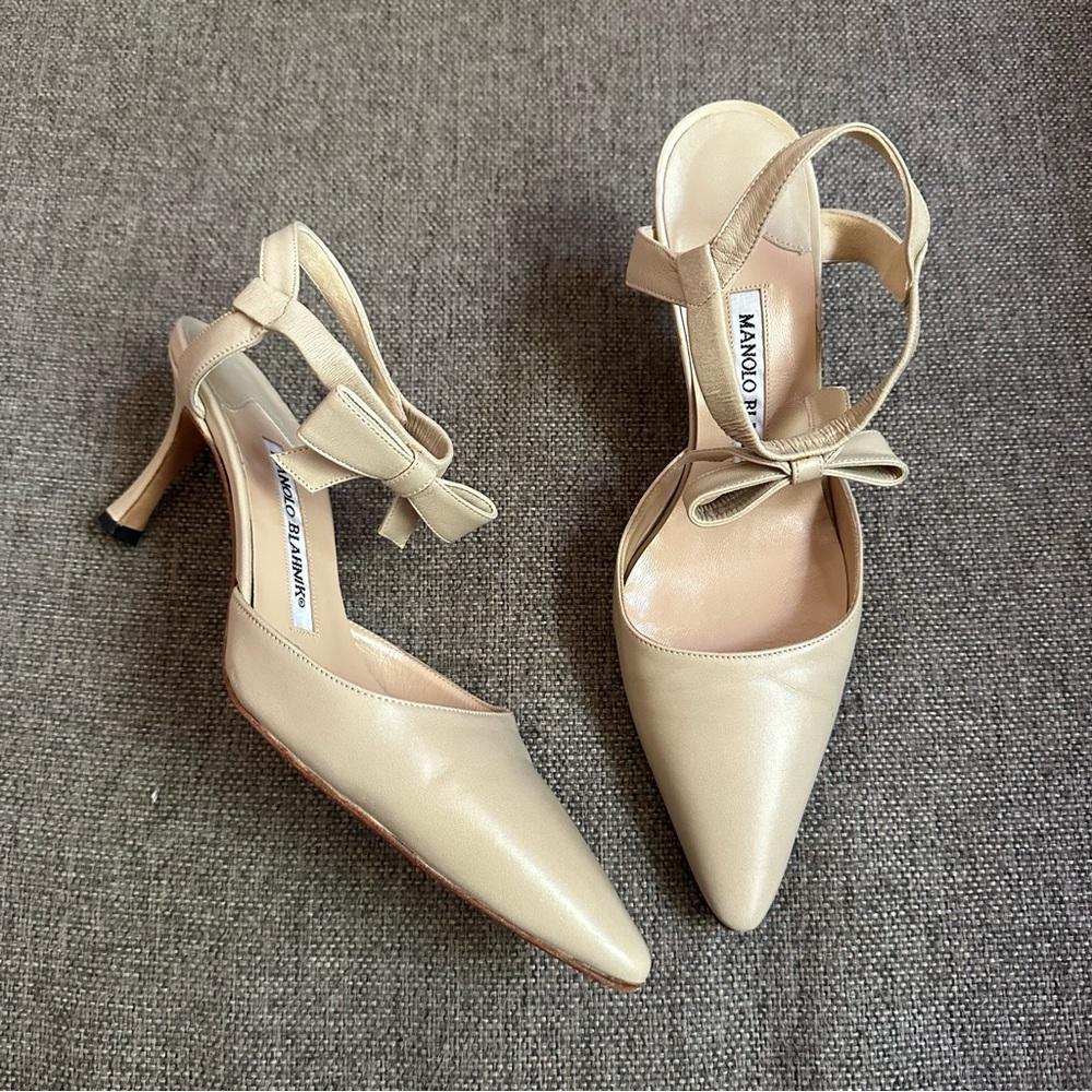 Vintage Manolo Blahnik cream leather bow heels